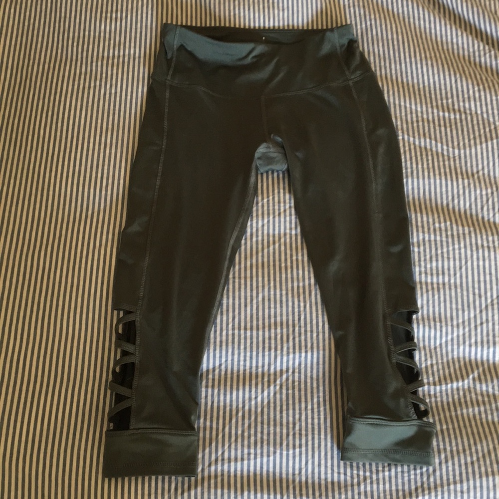 Green cropped leggings